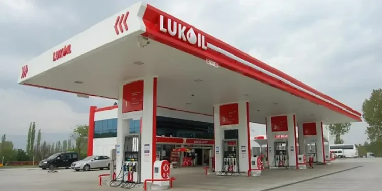 “Lukoil” Azərbaycandakı yanacaqdoldurma məntəqələrini satışa çıxardı