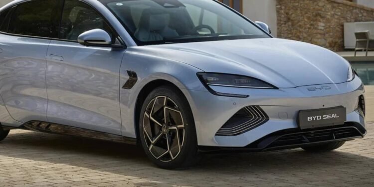 Ölkəyə gətirilən elektrik avtomobilləri ilə bağlı qərar verildi