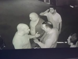 Qonşusunu döyən gömrük polkovnikinin görüntüsü yayıldı - VİDEO