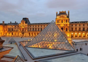 Dünya bu hadisədən danışır – Qarət edilən Luvr muzeyi necə mühafizə olunub?