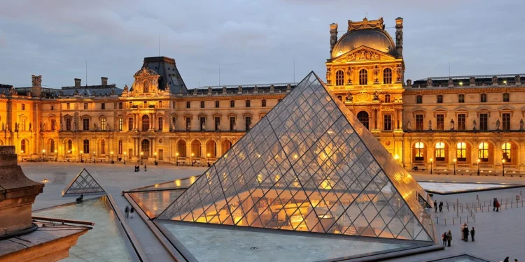 Dünya bu hadisədən danışır - Qarət edilən Luvr muzeyi necə mühafizə olunub?