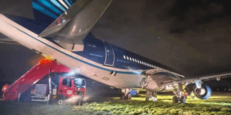 Məcburi eniş edən AZAL təyyarəsinin FOTOLARI