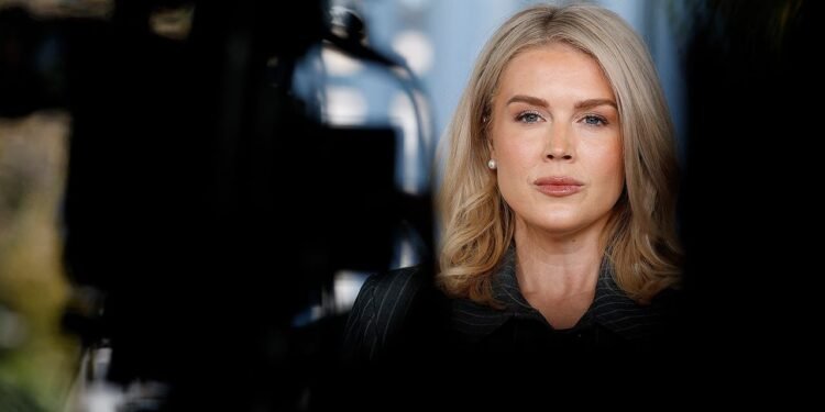 Ağ Ev rəsmisinin jurnalistə cavabı viral oldu