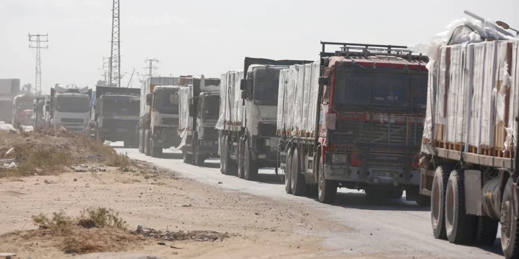 Atəşkəsdən sonra Qəzzaya cəmi 980 humanitar yardım maşını daxil olub