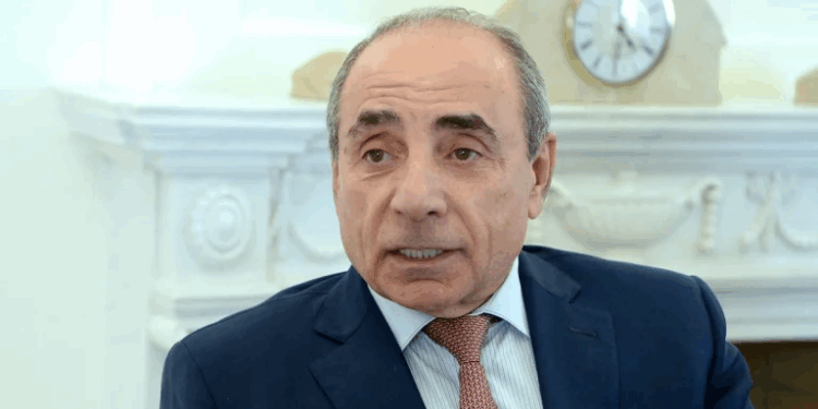 Prezident Yaqub Eyyubovu təltif etdi