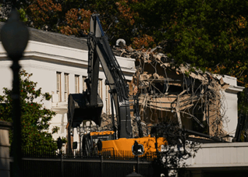 Tramp Ağ Evin Balo Salonu üçün etdiyi ianələrin həcmini təxmin edə bilmir