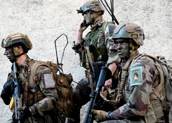 Fransa Baş Qərargahı ordunun böyük münaqişəyə hazır olmasını istəyib