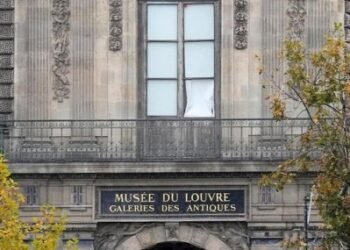 Luvr iddia edir ki, oğruların “istədikləri hər şeyi ələ keçirmələri”nin qarşısı alınıb.