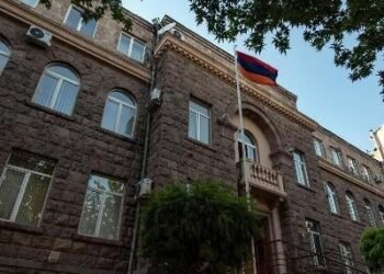 Ermənistan erkən seçkiyə gedir