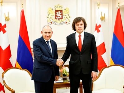 Kobaxidze: Nikol Paşinyanla görüş məhsuldar keçdi