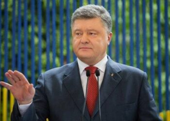 Poroşenko və tərəfdarları hökumətin istefasını tələb edirlər