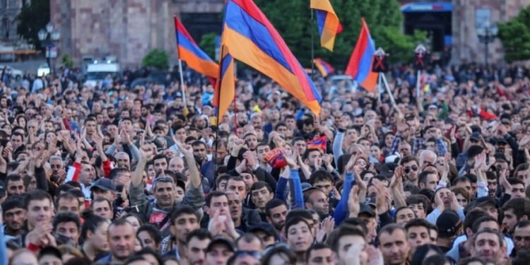 Ermənistanda radikal müxalifət hakimiyyətə gəlsə... - Ekspert mümkün təhlükələrdən DANIŞDI