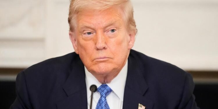 Tramp Takaiçini Çinlə münasibətləri düzəltməyə çağırdı