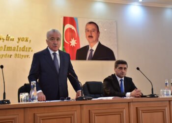 Qaxın icra başçısı kollektivə təqdim olundu