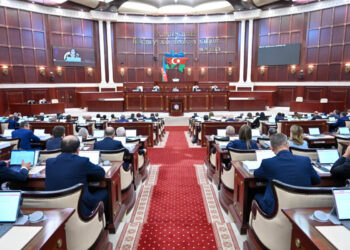 Parlamentdə uşaqlarla bağlı təkliflər verildi