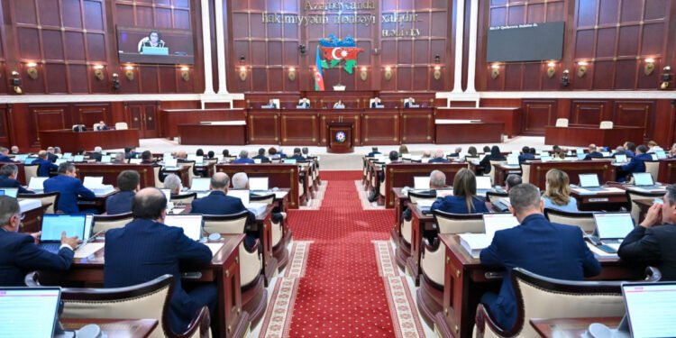 Parlamentdə uşaqlarla bağlı təkliflər verildi