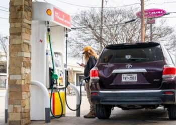 ABŞ-də benzinin bahalaşmasının səbəbkarı anti-Rusiya sanksiyalarıdır? – TƏHLİL