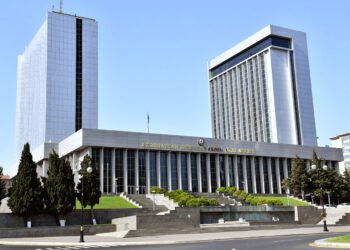 Bu şəxslərdən 100 manat rüsum alınacaq