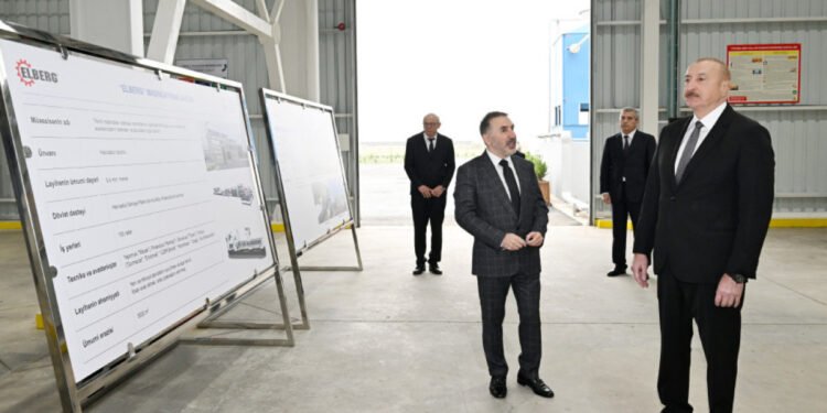 İlham Əliyev “AZWOOL” mineral daş yunu zavodunun açılışında iştirak edib