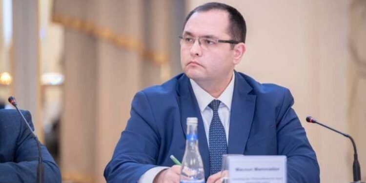 Nazir yüksək vəzifəli şəxsi işdən çıxardı - FOTO