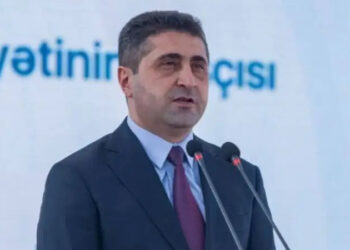 Sürücüsünü özü ilə apardı, köhnəni başqa vəzifəyə keçirdi