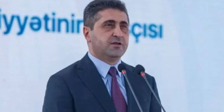 Sürücüsünü özü ilə apardı, köhnəni başqa vəzifəyə keçirdi