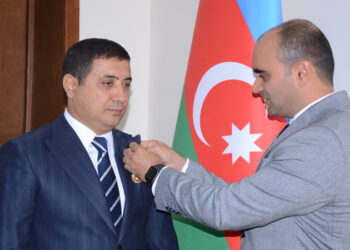 İcra başçısı köməkçisini də Bakıya gətirdi