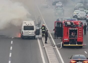 Heydər Əliyev prospektində avtomobil yandı