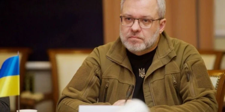 Korrupsiya qalmaqalı Kiyevin dəstək axtarışını çətinləşdirir