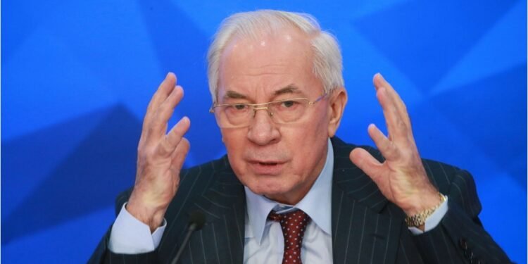 Azarov: Aİ ABŞ-nin təklif etdiyi sülh planını sonsuz müharibəyə çevirməyə çalışır