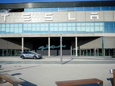 Tesla Mask üçün 1 trilyon dollar təzminat ödəyəcək