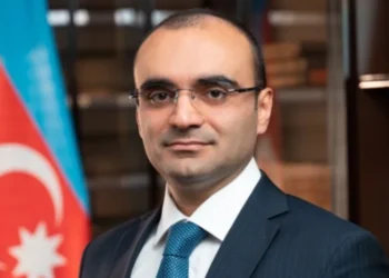 Yeni başçı köməkçisini işdən çıxardı