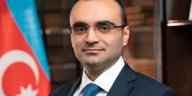 Yeni başçı köməkçisini işdən çıxardı