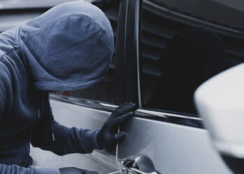 Polis nəqliyyat vasitəsi qaçırıb qəza törədən şəxsi saxladı