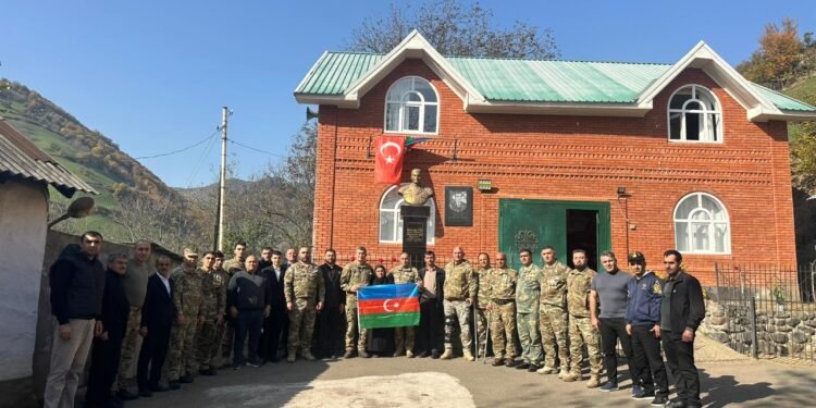 Xüsusi Təyinatlı Qüvvələrin qaziləri Pəncəli Teymurovun anasını ziyarət ediblər - FOTOLAR