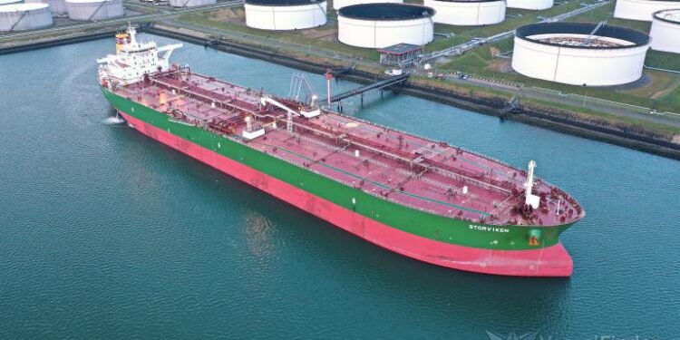 Almaniya bu gəmini müsadirə edə bilmir - 100 min ton neft daşıyır