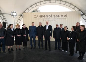 İlham Əliyev Kərkicahanda sakinlərlə görüşüb