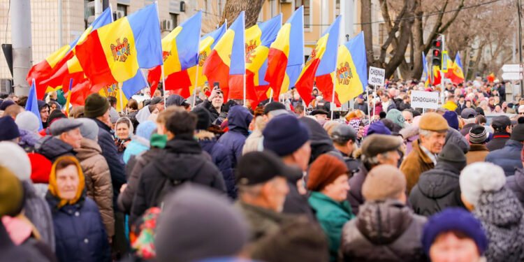 Bu ölkədə müxalifət küçələrə axışdı - Hökumət əleyhinə etirazlar başlandı