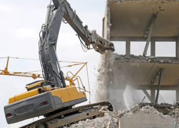 Bakıda 10 mərtəbəli universitet binasında söküntü – 25 milyona yenisi tikiləcək