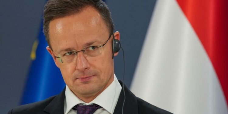 "Macarıstan Rusiya ilə münasibətləri inkişaf etdirmək üçün heç bir dövlətdən icazə almır"