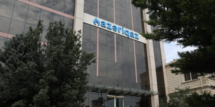 “Azəriqaz”da kadr dəyişikliyi ilə bağlı QALMAQAL - 29 illik əməkdaş niyə başqa yerə GÖNDƏRİLDİ? - FOTO