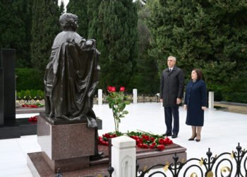 Dövlət və hökumət rəsmiləri Heydər Əliyevin xatirəsini yad ediblər – FOTOLAR
