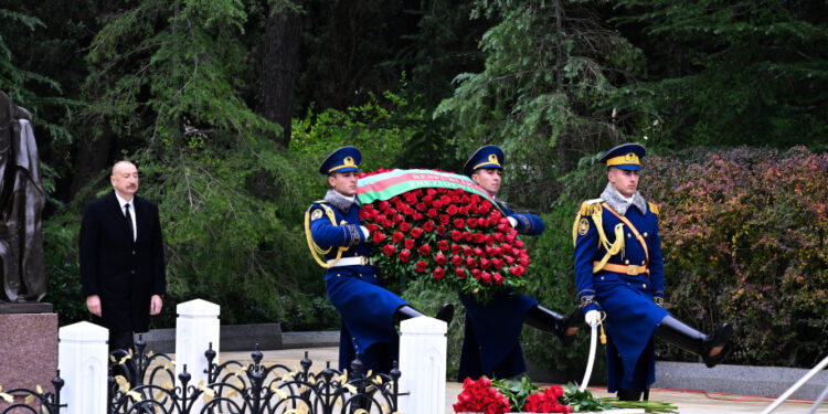 Prezident və xanımı Heydər Əliyevin məzarını ziyarət ediblər - FOTOLAR