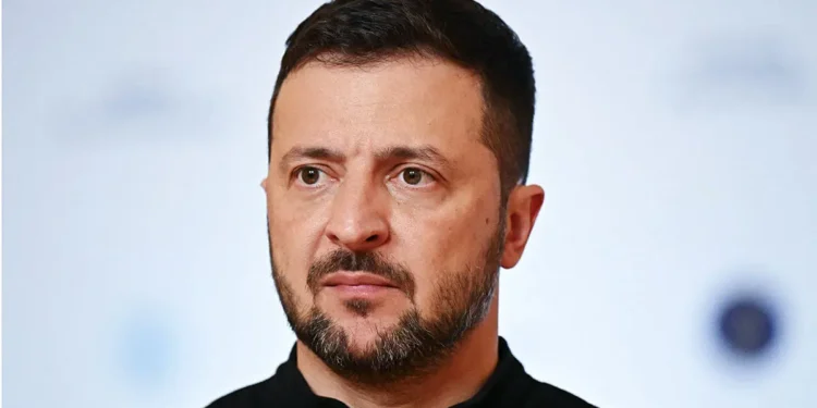 Zelenski: Ukrayna təhlükəsizlik zəmanəti almadan hərbi vəziyyəti ləğv etməyəcək