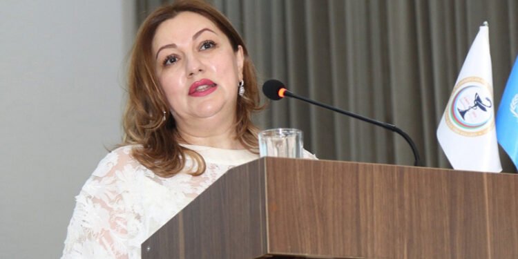 Bu həkimlər işləyə bilmək üçün rüşvət verib - Siyahı və məbləğ