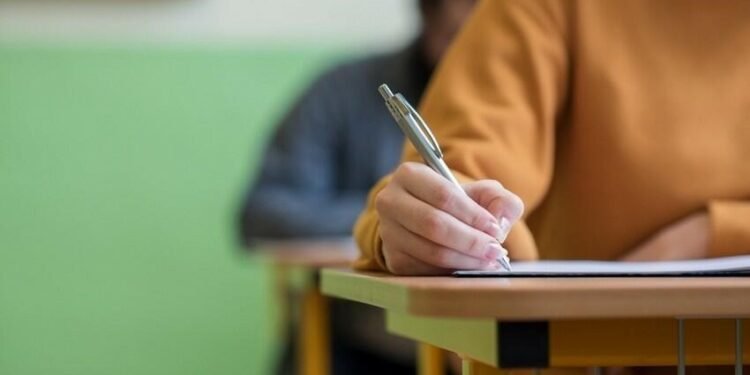 11 abituriyentin nəticəsi ləğv edildi