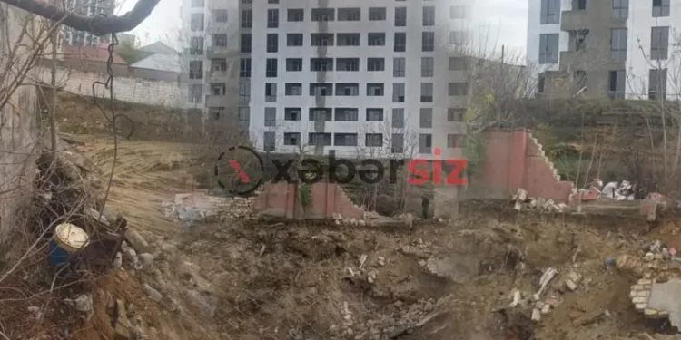 "Xəmsə Palace 2021" MTK-dan özbaşınalıq: Yaşayış olan evin hasarını uçurdub... - VİDEO