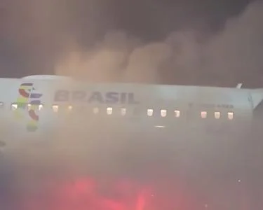 Braziliyada göyərtəsində insanların olduğu təyyarə yandı