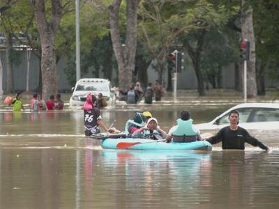 Malayziyada 15 mindən çox insan təxliyə edildi