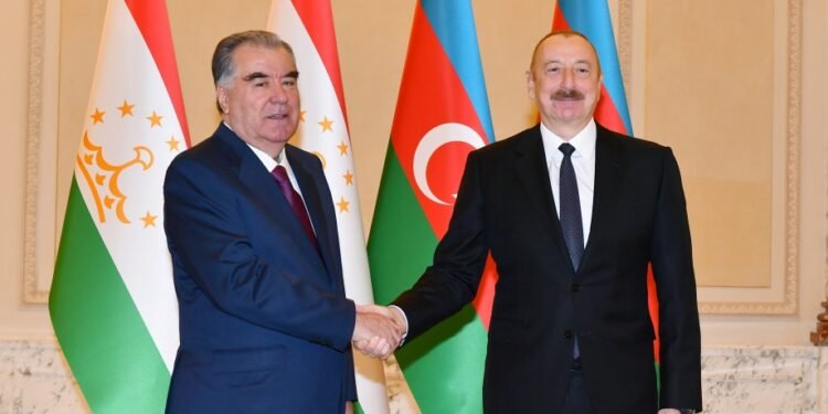 Emoməli Rəhmon İlham Əliyevi təbrik etdi